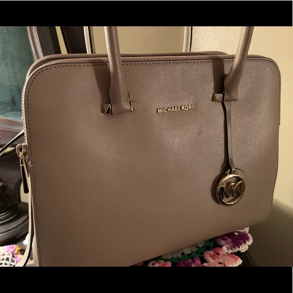 Michale Kors Huston - Picture 7 of 7